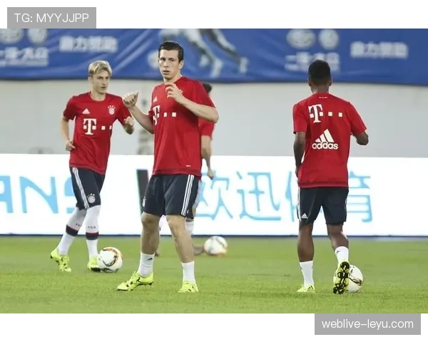 霍伊别尔精妙防守与战术智慧成球队竞争力提升关键