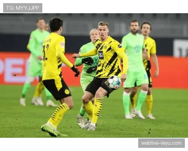 德甲次席球队强势发力,全力追赶榜首争冠 德甲次席球队强势发力,全力追赶榜首争冠