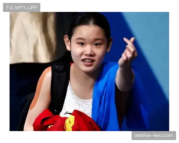 张家齐训练完顺手买了个包，我工资还没她零花钱多